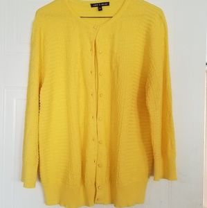 🤩 Beautiful yellow cardigan sweater!  🤩
